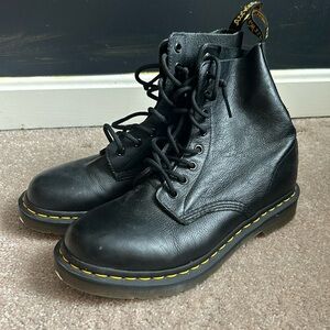 Women Dr. Martens size 9